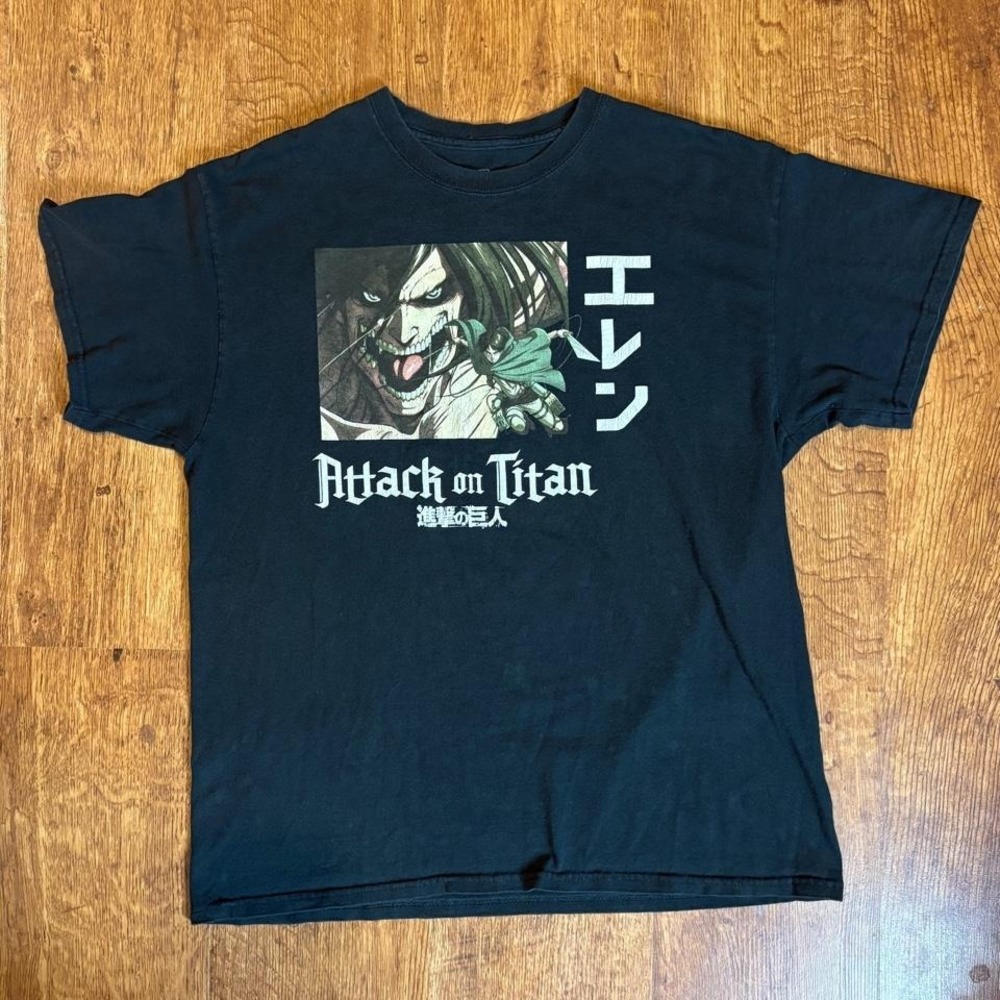 Attack on Titan cracked graphic T-shirt
